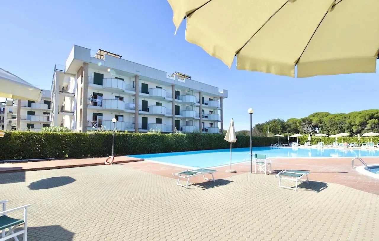 Isa-Apartments For 6 People, 2 Bedrooms, In Residence With Swimming Pool In San Vincenzo, Just 600 Meters From The Sea