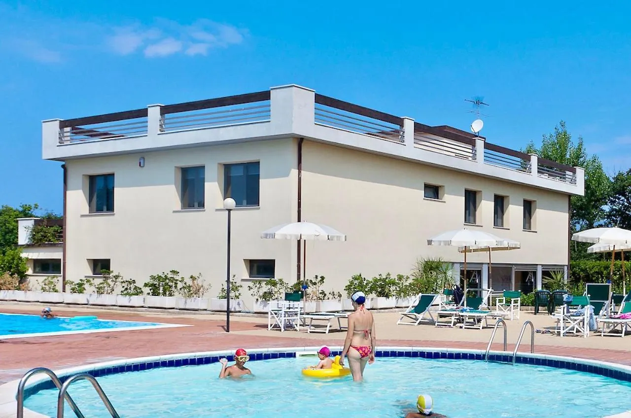Isa-Apartments For 6 People, 2 Bedrooms, In Residence With Swimming Pool In San Vincenzo, Just 600 Meters From The Sea Italy