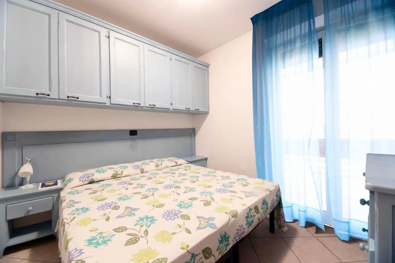 Isa-Apartments For 6 People, 2 Bedrooms, In Residence With Swimming Pool In San Vincenzo, Just 600 Meters From The Sea Italy