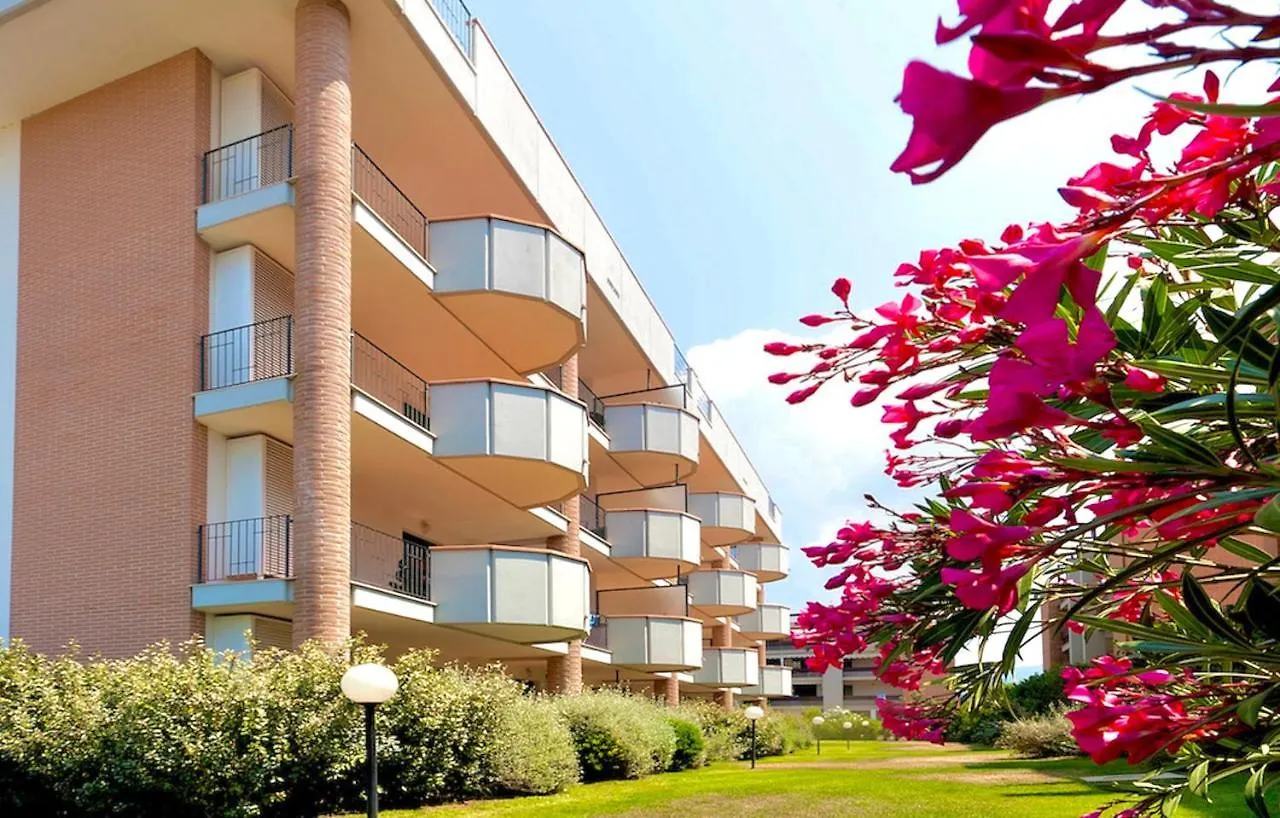 Aparthotel Isa-Apartments For 6 People, 2 Bedrooms, In Residence With Swimming Pool In San Vincenzo, Just 600 Meters From The Sea Italy