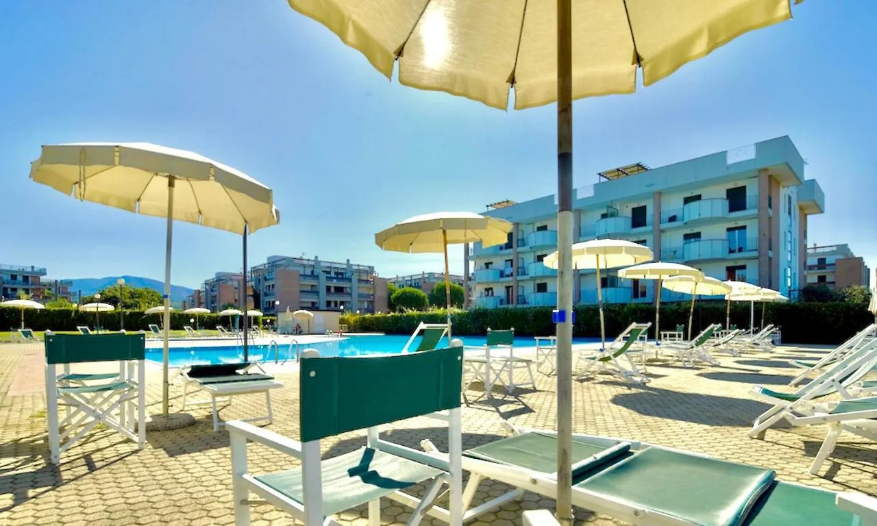 Isa-Apartments For 6 People, 2 Bedrooms, In Residence With Swimming Pool In San Vincenzo, Just 600 Meters From The Sea 0*,
