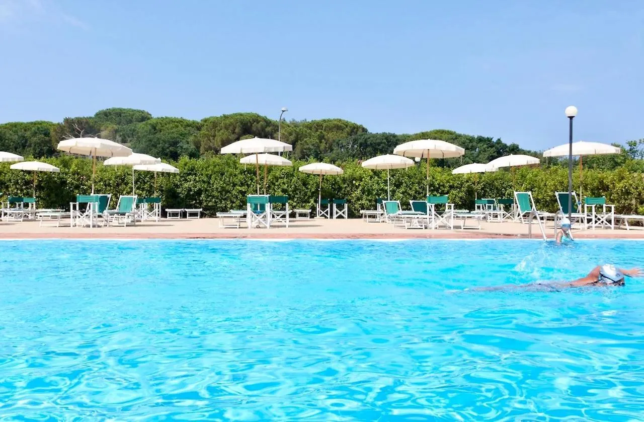 Isa-Apartments For 6 People, 2 Bedrooms, In Residence With Swimming Pool In San Vincenzo, Just 600 Meters From The Sea Aparthotel
